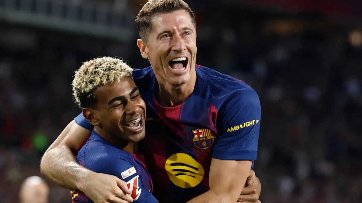 Yamal dan De Jong memimpin ucapan penghormatan saat Lewandowski mengucapkan selamat tinggal